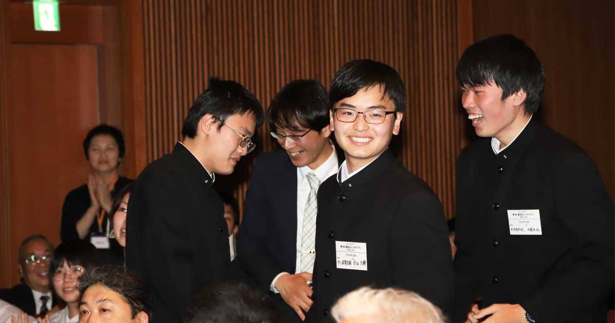 受賞が決まった瞬間の市川高等学校のチーム「Agri Successors」イメージ